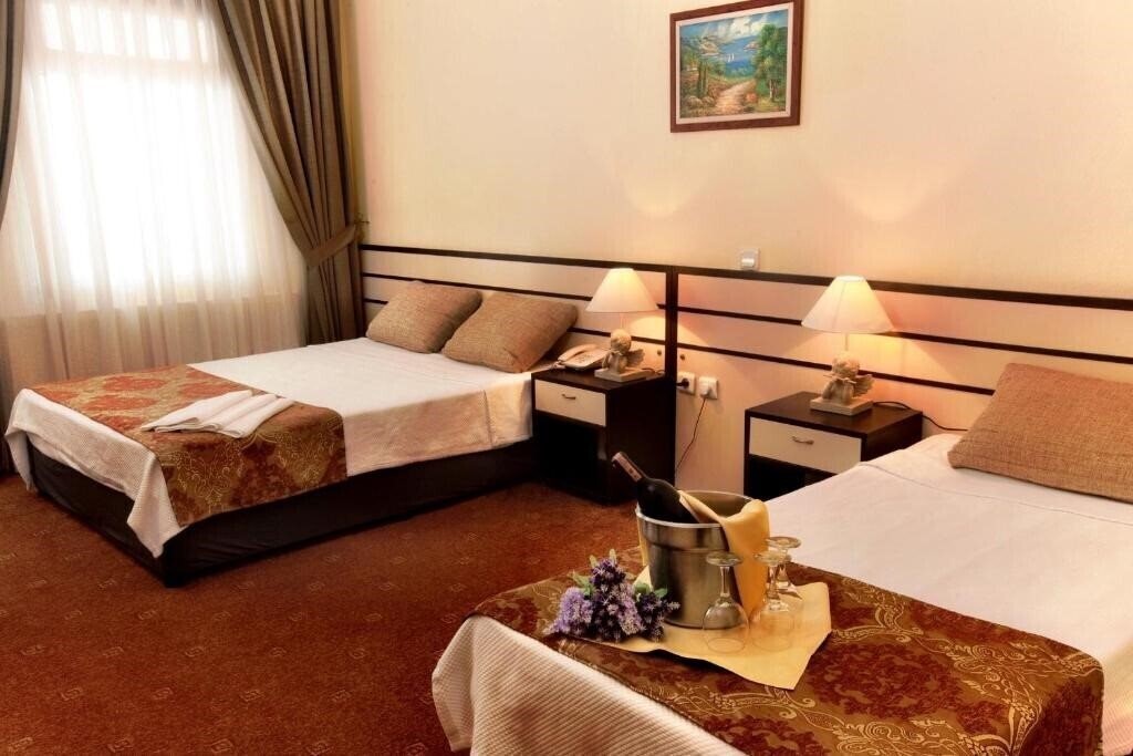 Фото Family Otel Selimpasa 4*