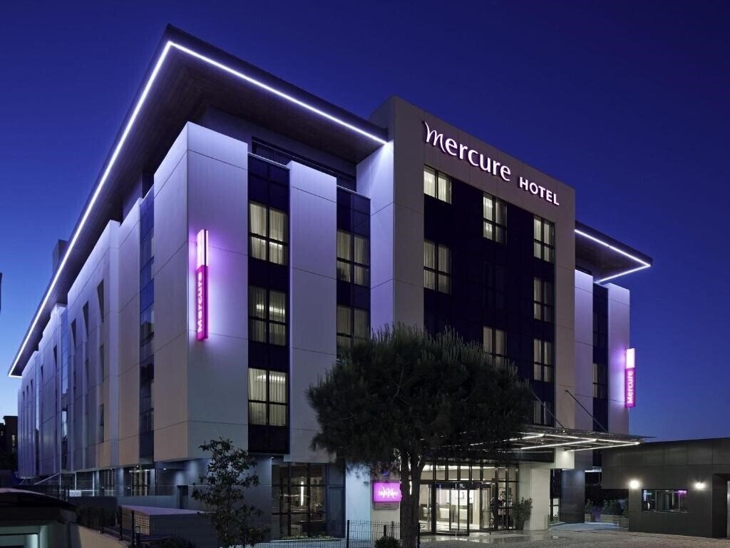 Готель Mercure Istanbul Altunizade 4*