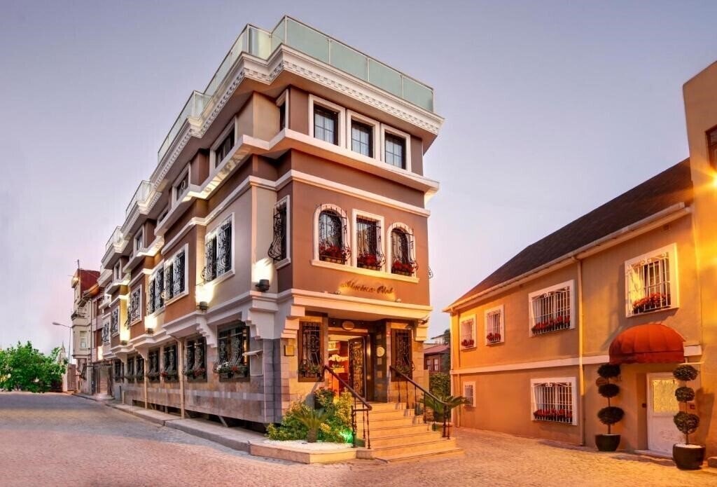 Готель Almina Hotel 4*