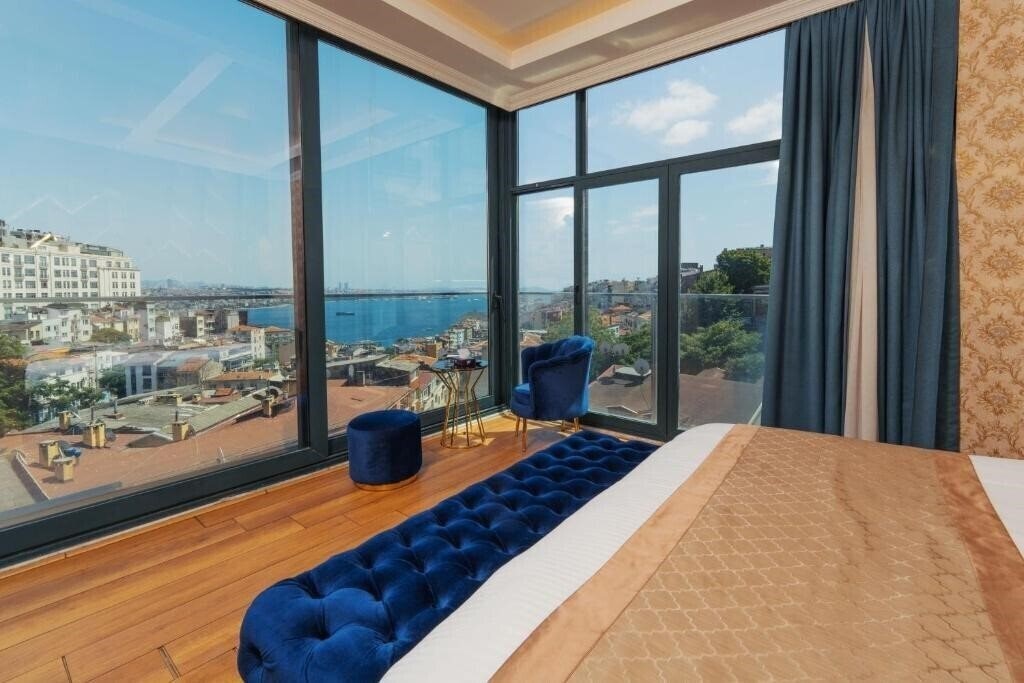 Отель Trip Bosphorus Taksim Hotel (ex. Tryp By Wyndham Taksim) 4*