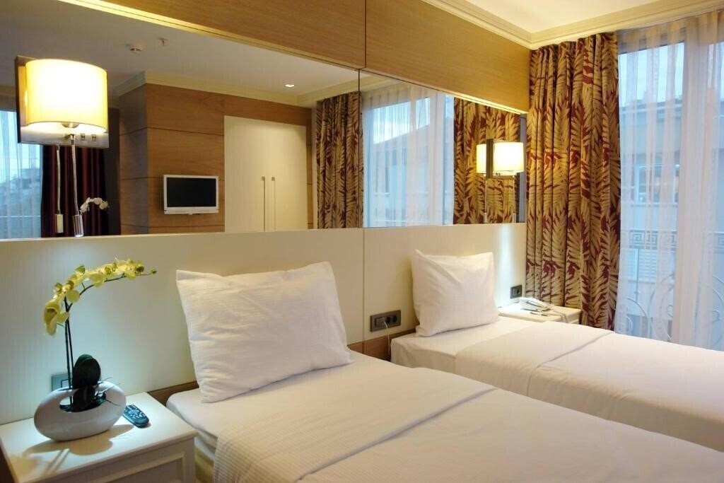 Готель Hotel Le Mirage 4*
