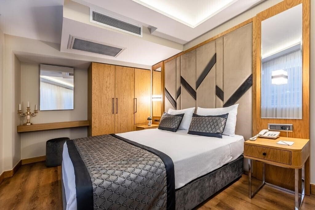 Отель The Newport Hotel 3*