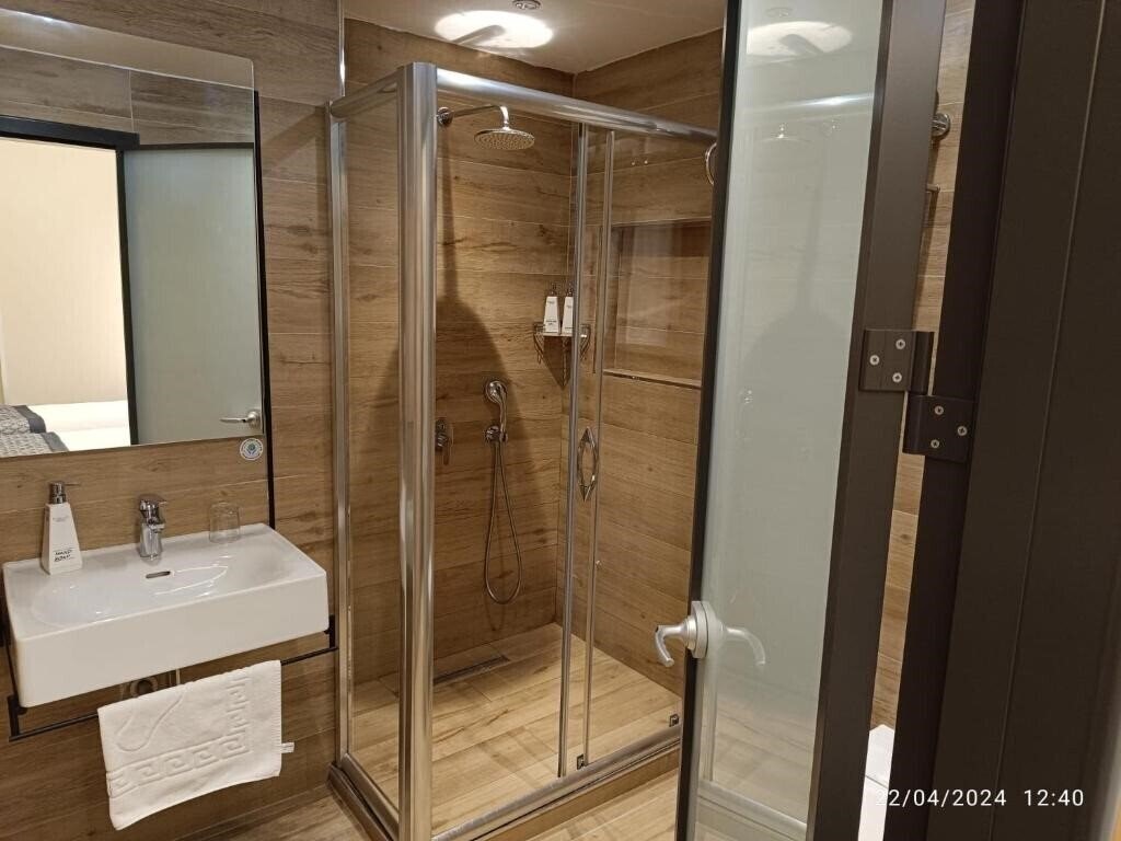 Фото The Newport Hotel 3*