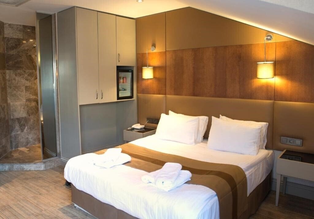 Готель GK Regency Suites 4*