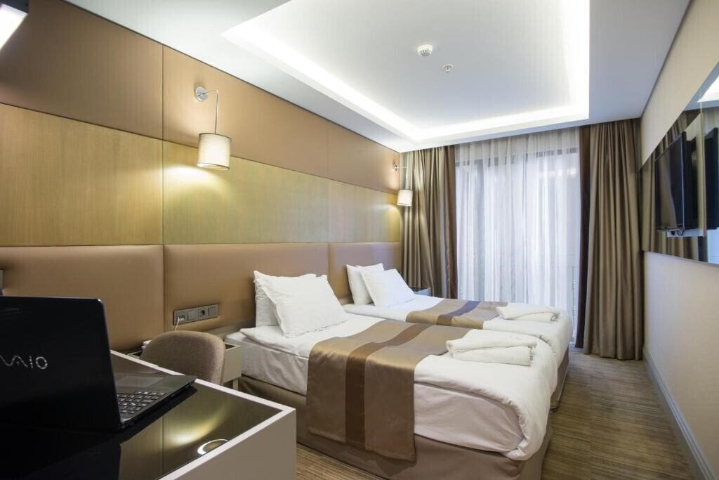 Фотографія GK Regency Suites 4*
