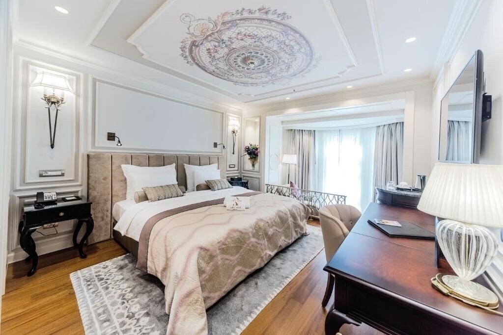 Готель Arcade Hotel S 4*