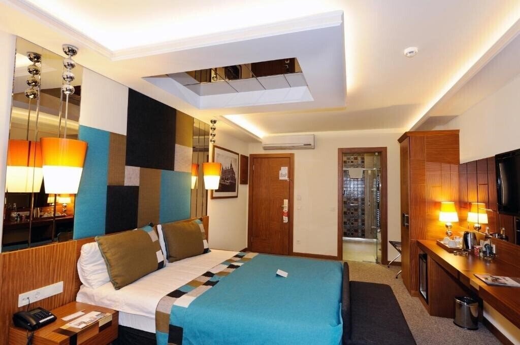 Готель Collage Pera Hotel 4*