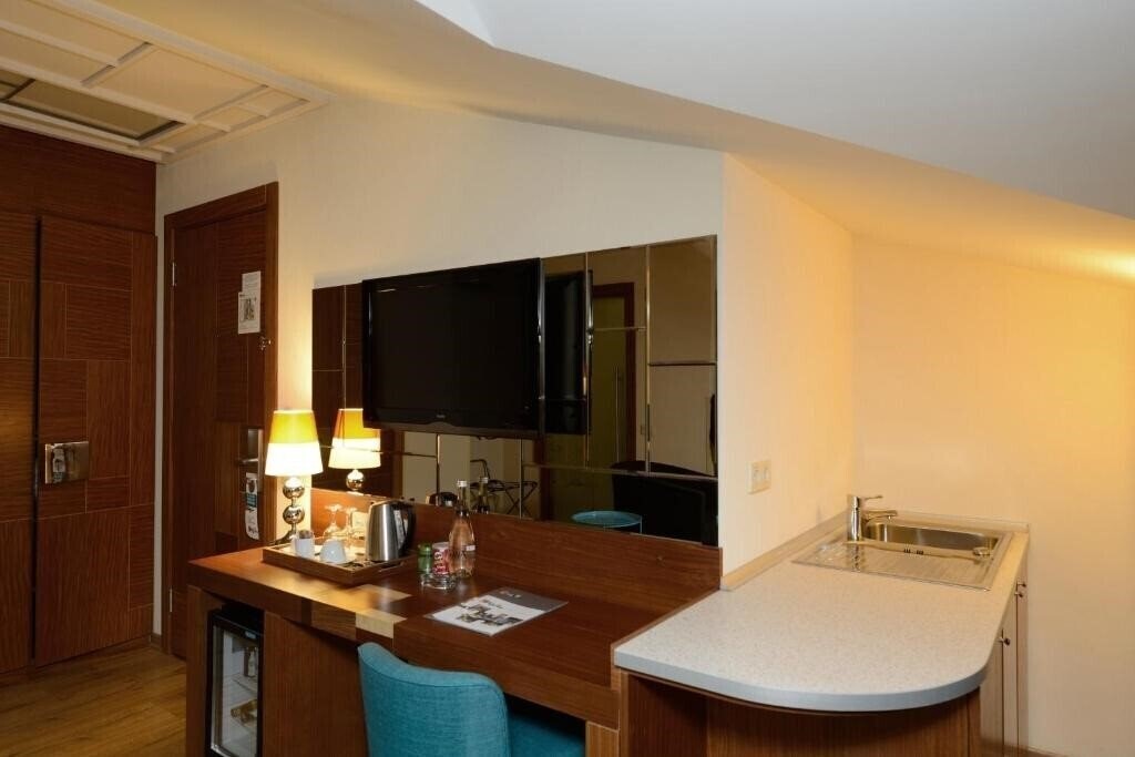 Фото Collage Pera Hotel 4*