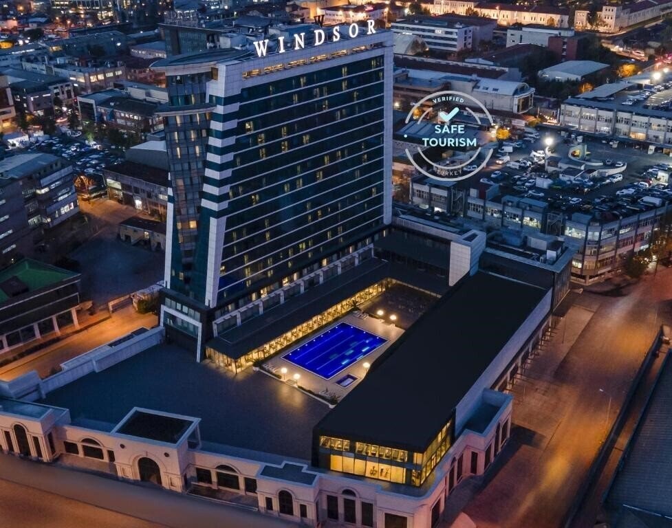 Готель Titanic Business Hotel Europe 5*