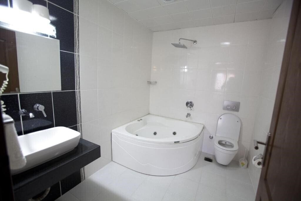 Фотографія Grand Laleli Hotel 3*