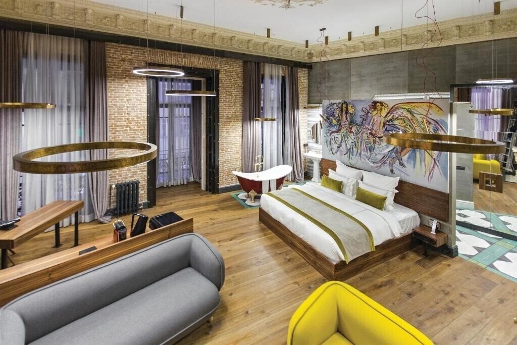 Фото The Public Hotel 4*