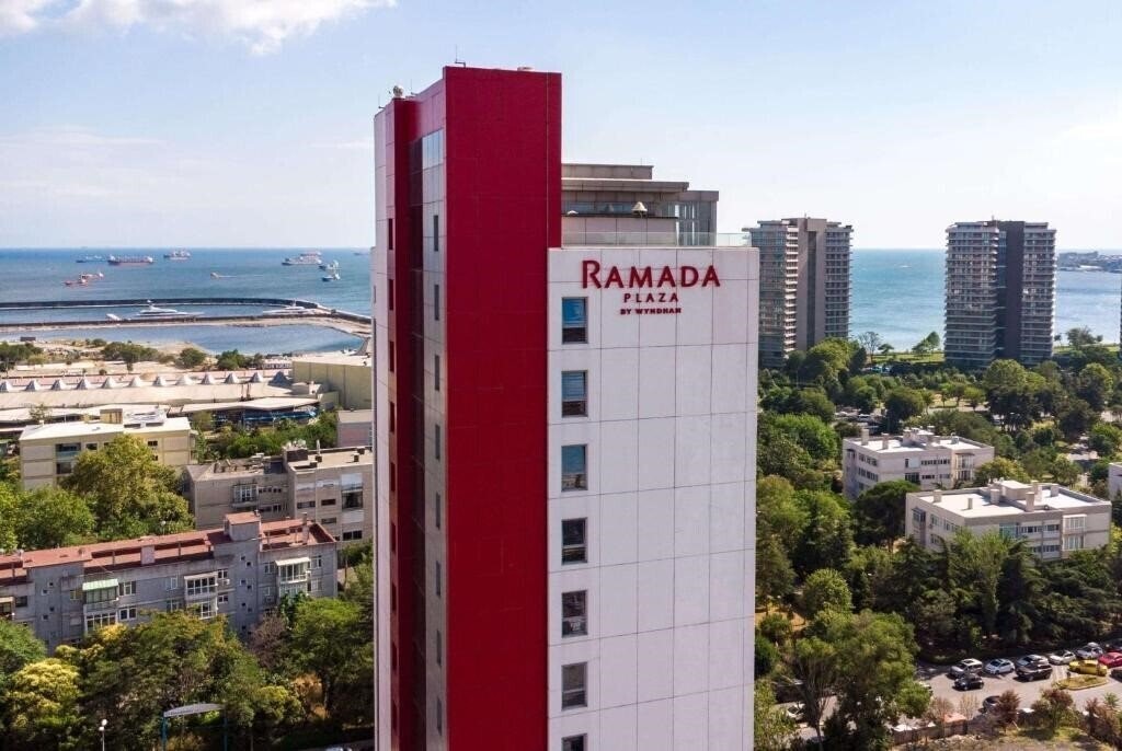 Отель Ramada Plaza by Wyndham Istanbul Atakoy 5*