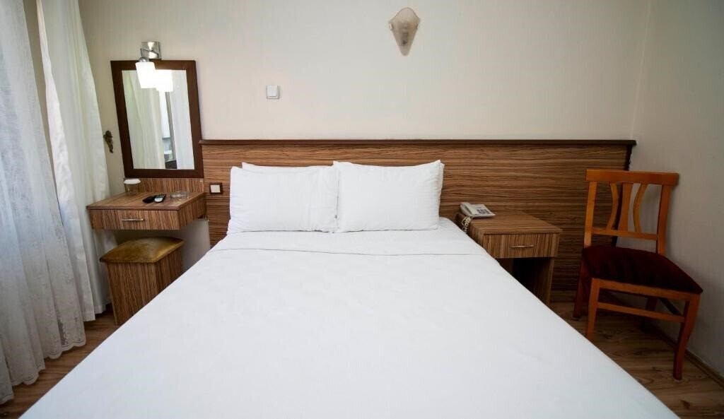 Фотографія Hotel Buyuk Hamit 4*