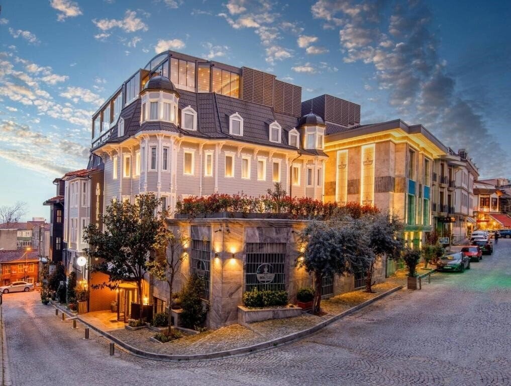 Готель Amiral Palace Hotel 4*