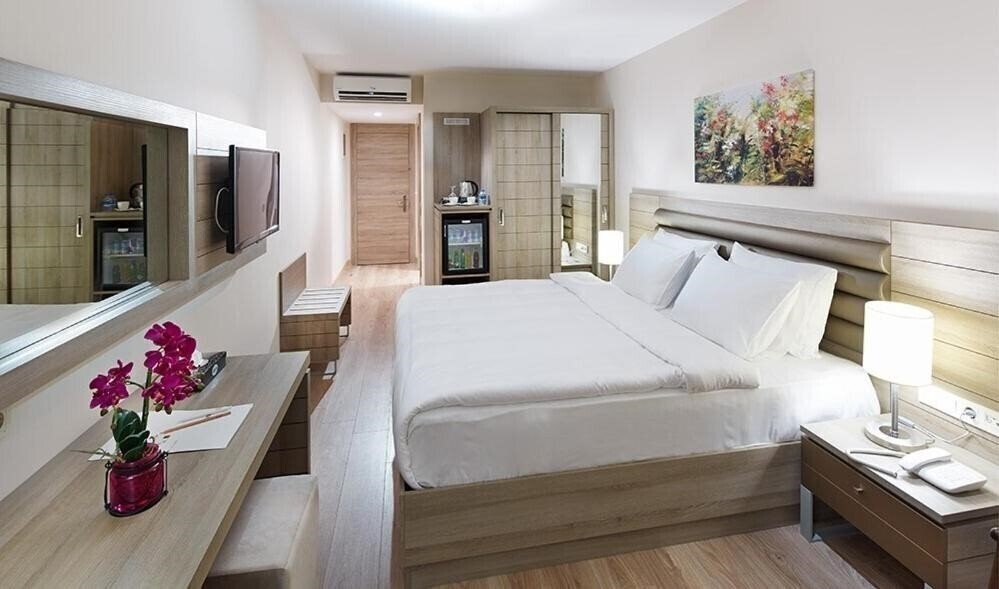 Готель Rox Hotel Airport 4*