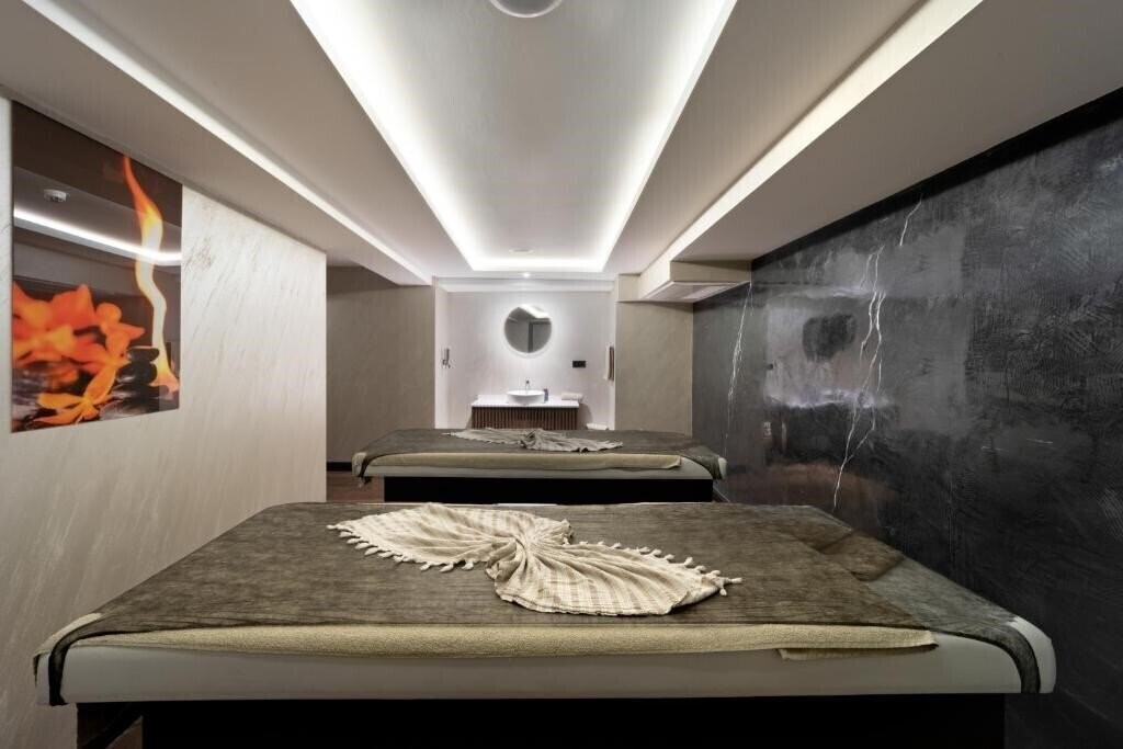 Фотографія Orka Royal Hotel 4*