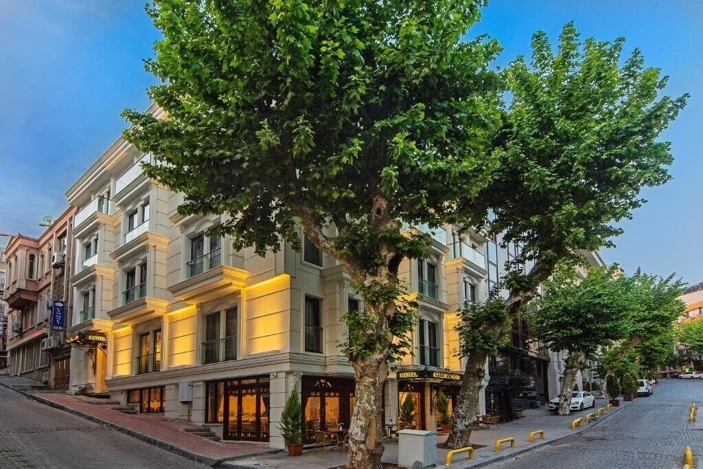 Готель Grand Naki Hotel 3*