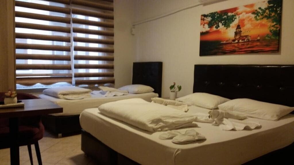 Готель Kiwi Hotel 3*