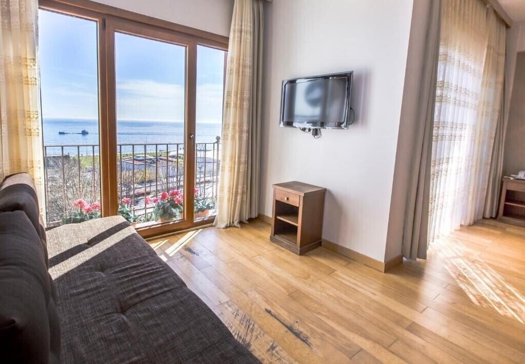 Зображення Bucoleon by Cheers (ex. Bucoleon Palace, Bucoleon Hostel) 3*