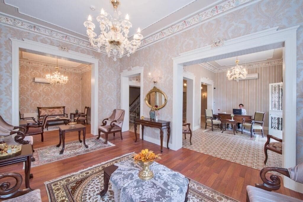 Готель Enderun Hotel 4*