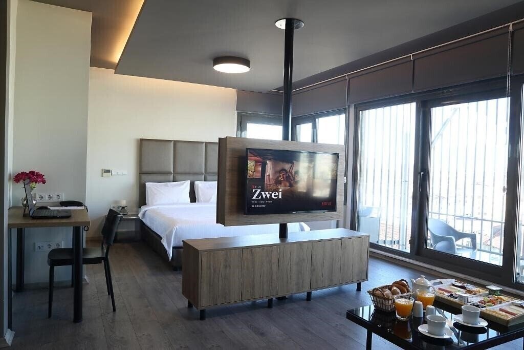 Отель Chakra Suites 4*