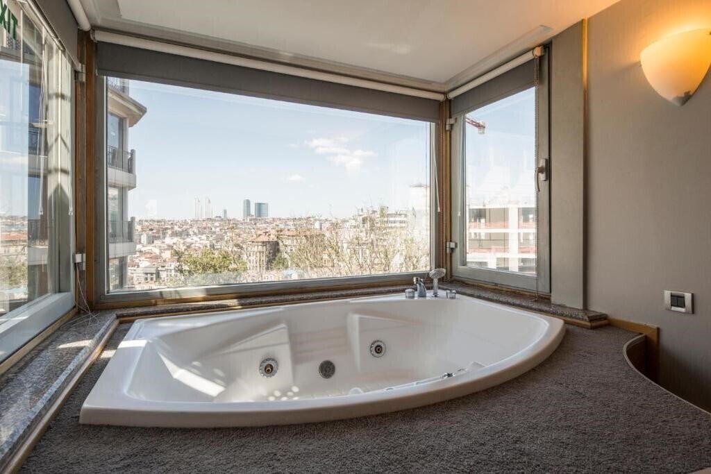 Фотографія Taxim Suites Residences Istanbul 4*