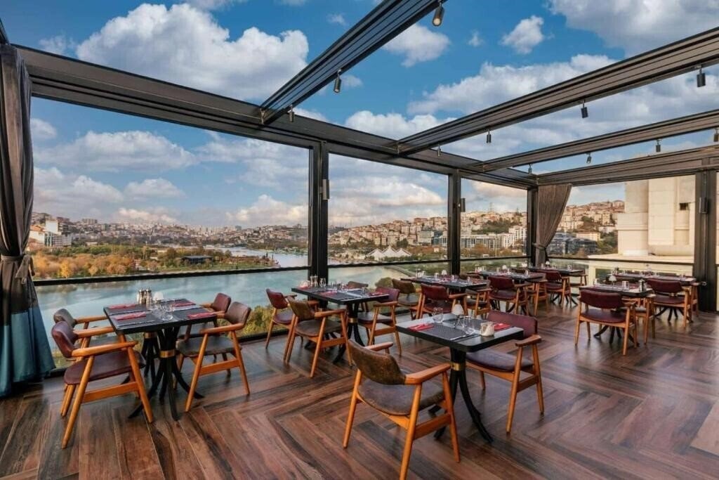 Фотографія Ramada by Wyndham Istanbul Golden Horn 4*