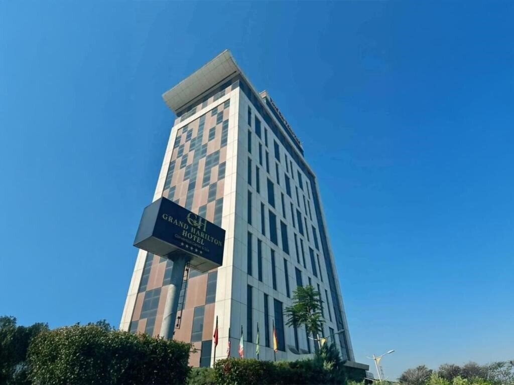 Отель Steigenberger Airport Hotel 5*