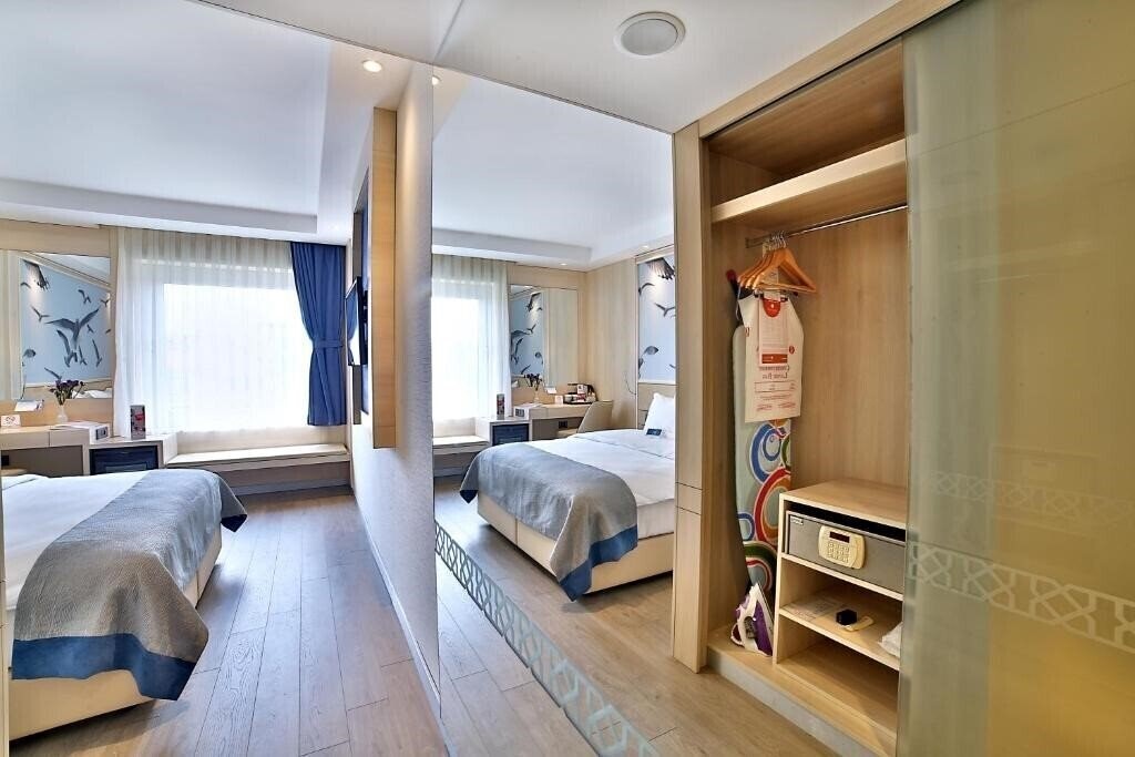 Фото Ramada by Wyndham Istanbul Old City (ex. Ramada Old City, Ramada Istanbul Old City) 4*