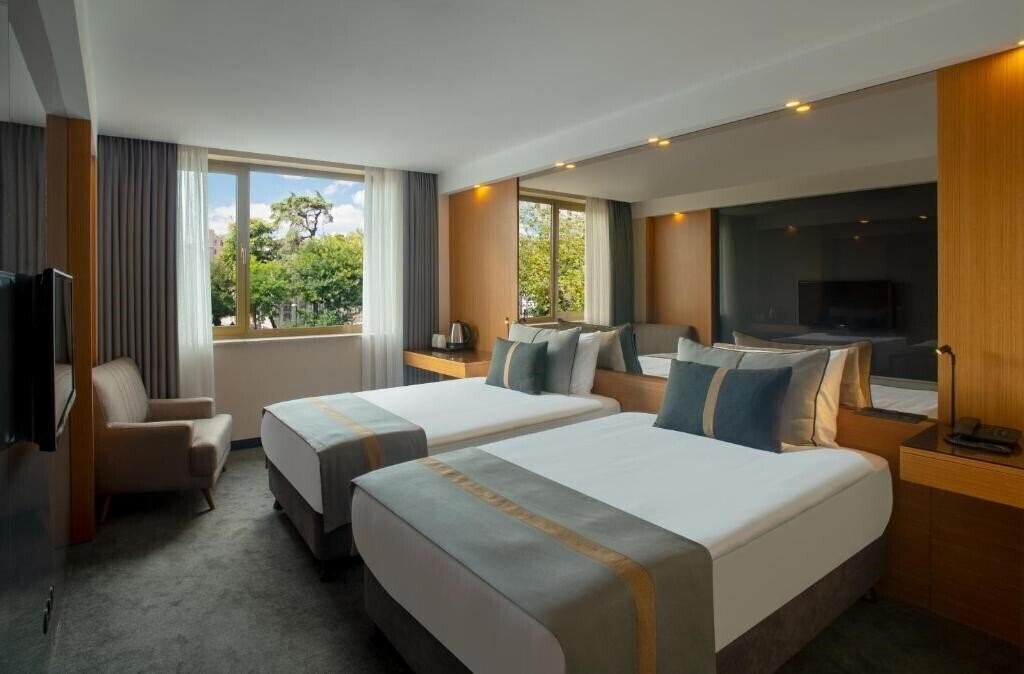 Фотографія Tan Hotel Class "S" 4*