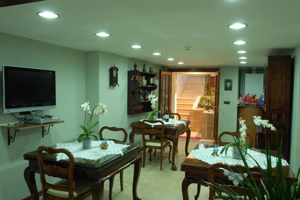 Готель Villa Sphendone Suites Istanbul 4*