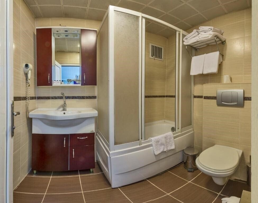 Фото Istanbul Holiday Hotel 3*