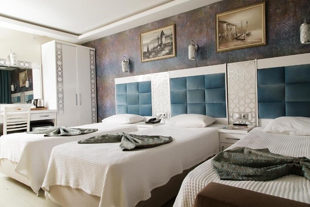 Отель River Hotel 3*