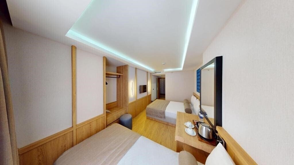 Фотографія River Hotel 3*