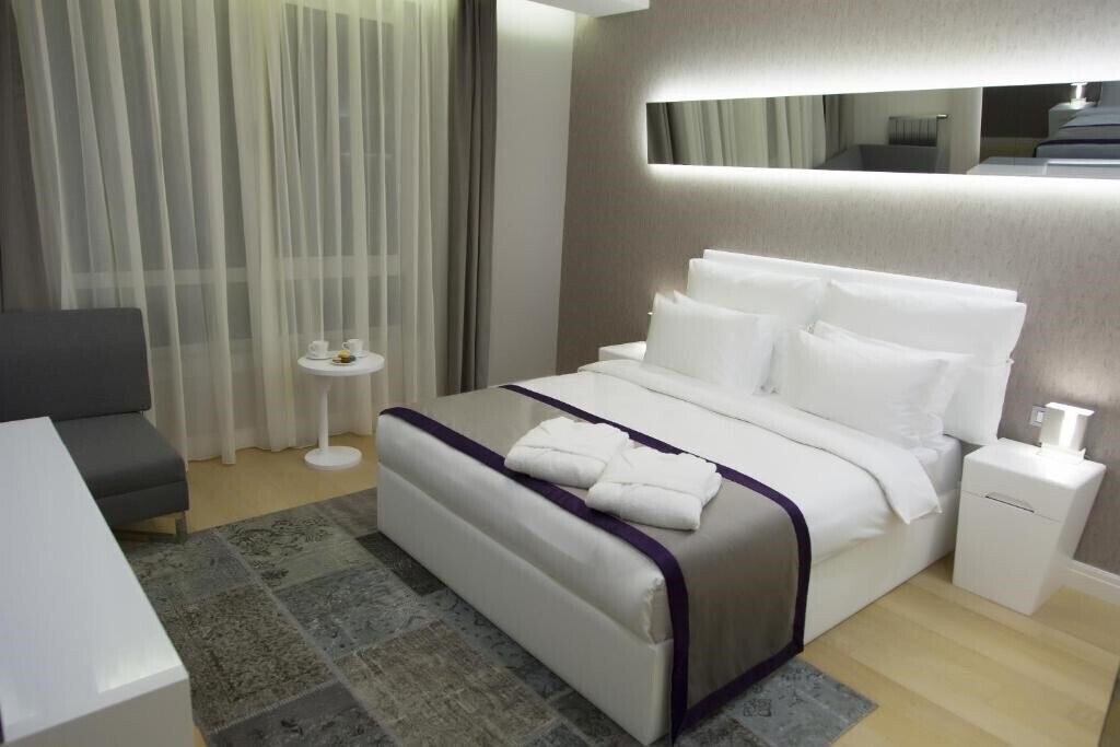 Фото The Leos Residence 5*