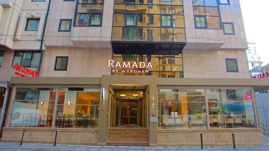 Готель Ramada Istanbul Taksim Hotel 4*