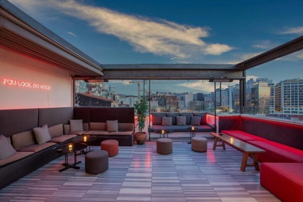Отель Wabi Hostels (ex. Bunk Taksim) 2*