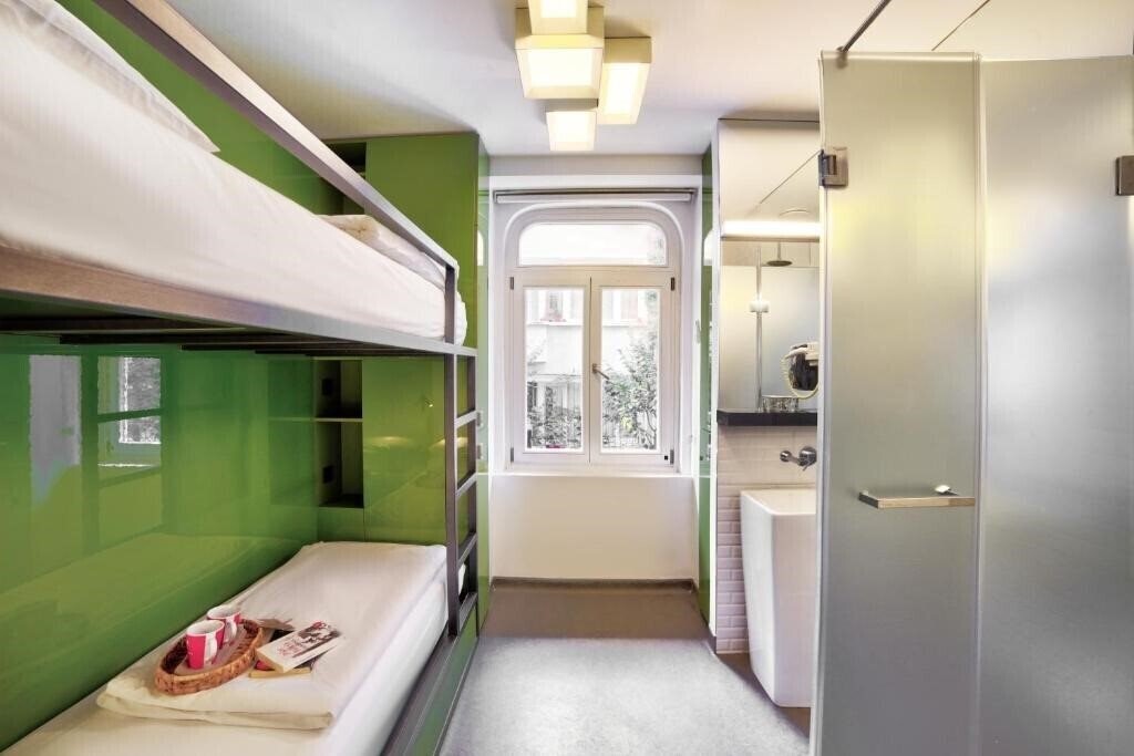 Фотографія Wabi Hostels 2*