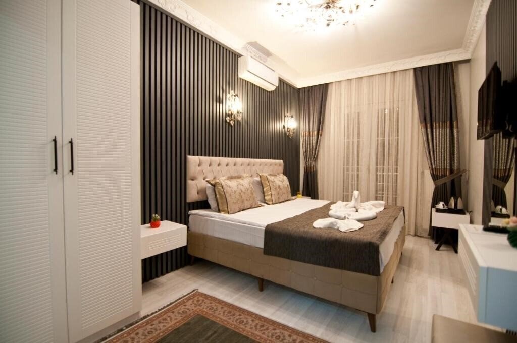 Картинка Broken Column Hotel 3*