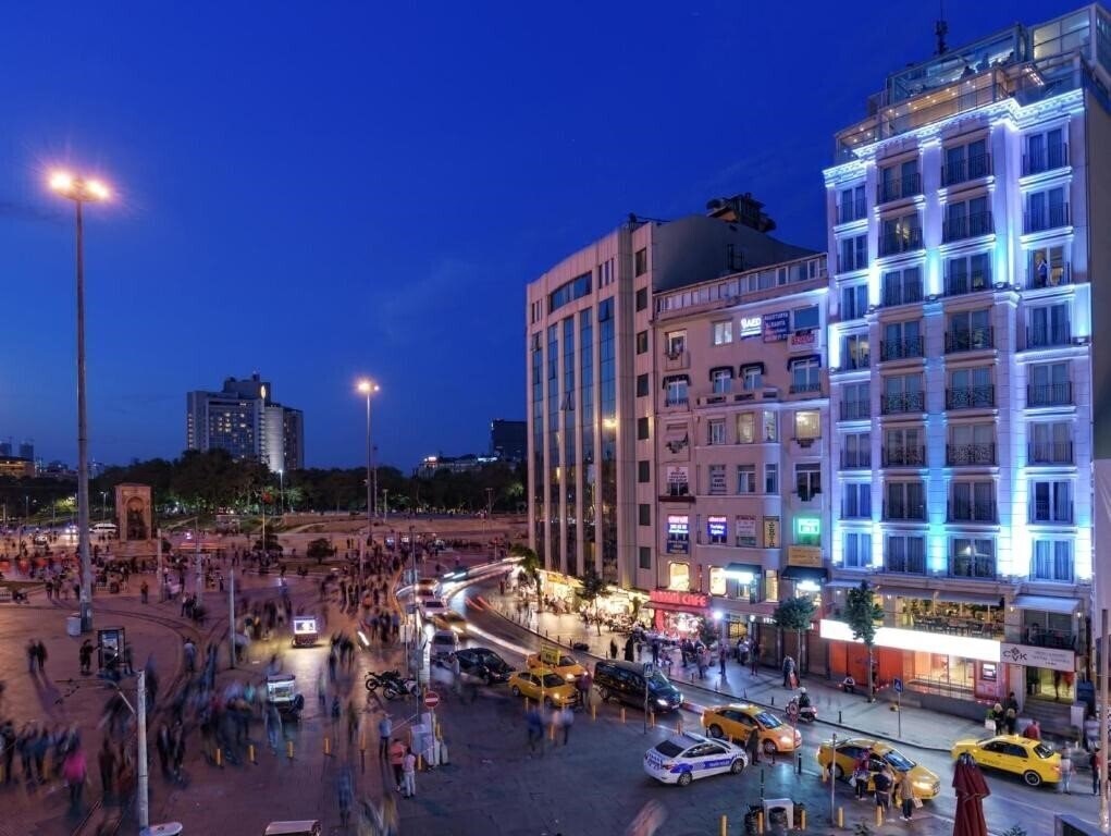 Фотографія CVK Taksim Hotel Istanbul (ex. CVK Hotels Taksim) 4*