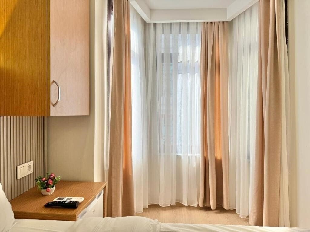 Отель Hot Suites Taksim 3*