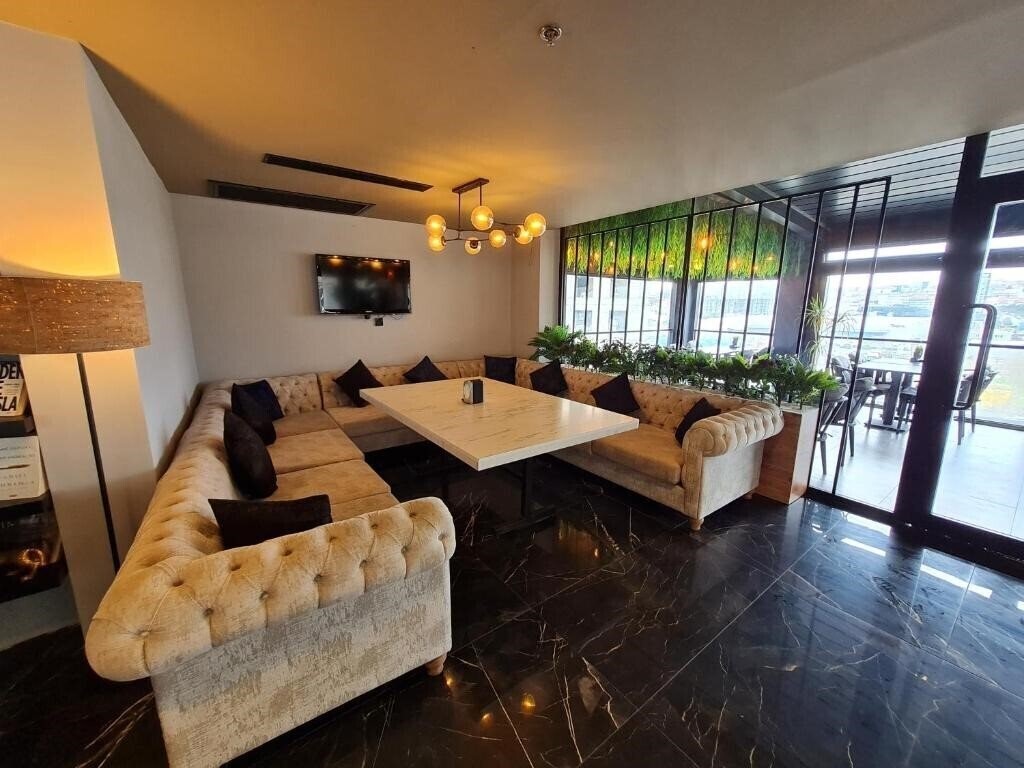 Готель Airboss Hotel 3*
