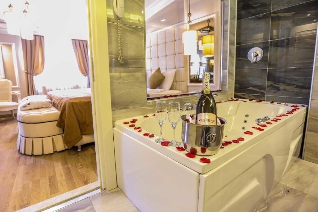 Фото The Constantine Hotel 3*