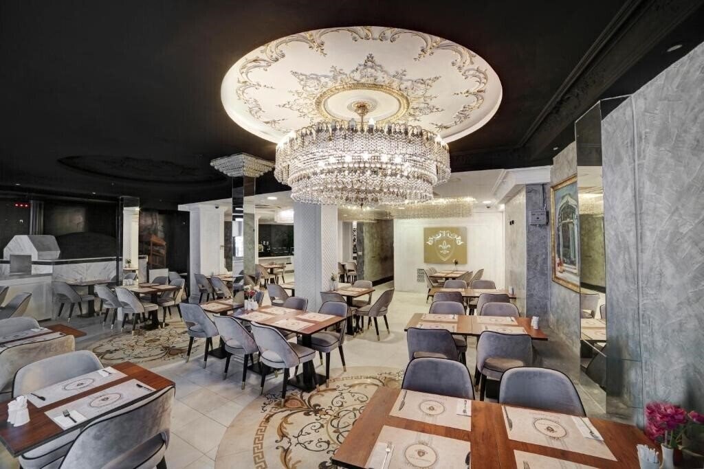 Готель White Monarch Hotel 4*