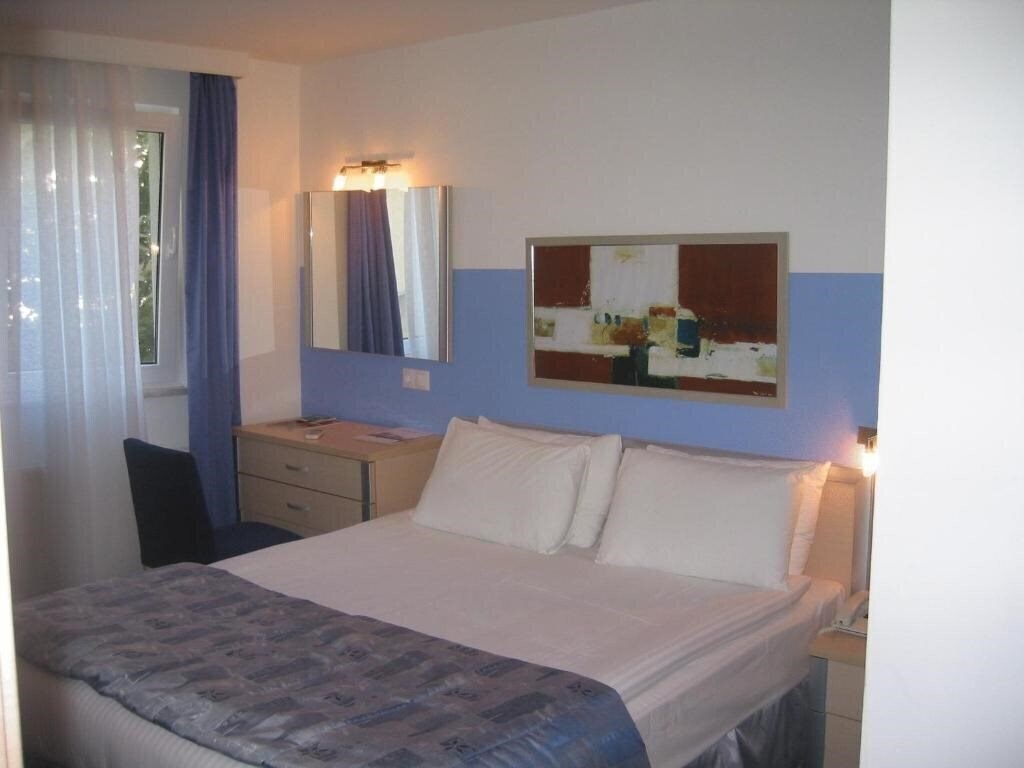 Отель Taslik 4*