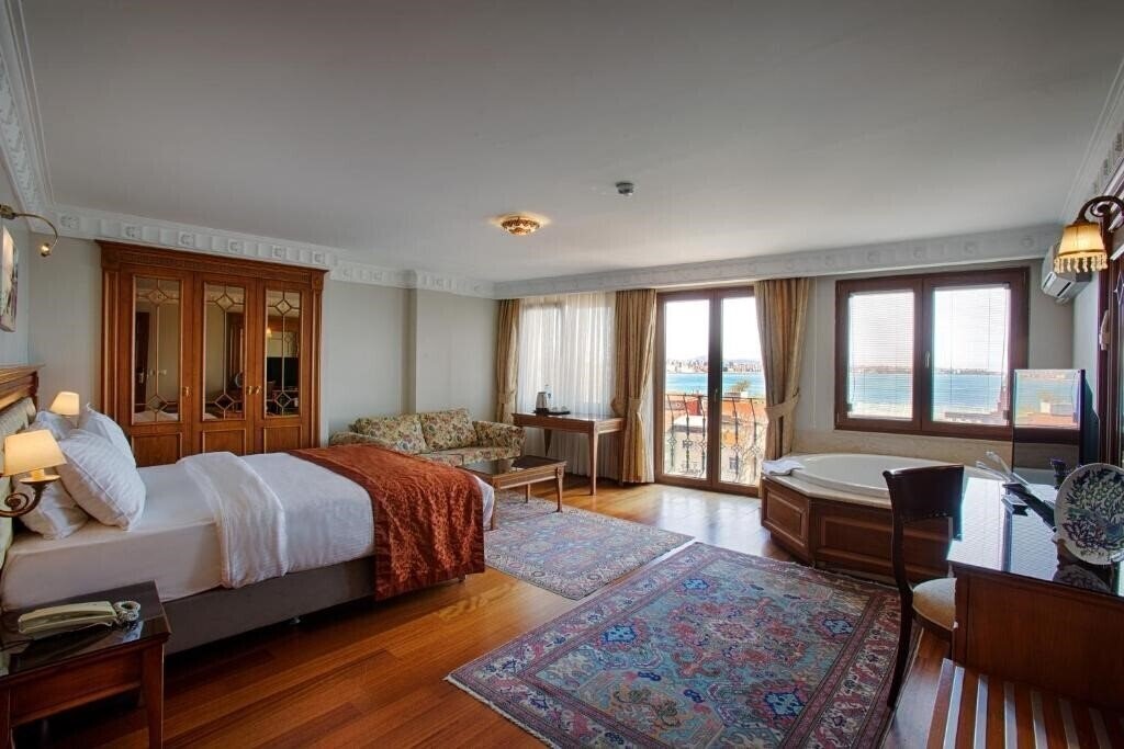 Фото Sumengen Hotel 3*