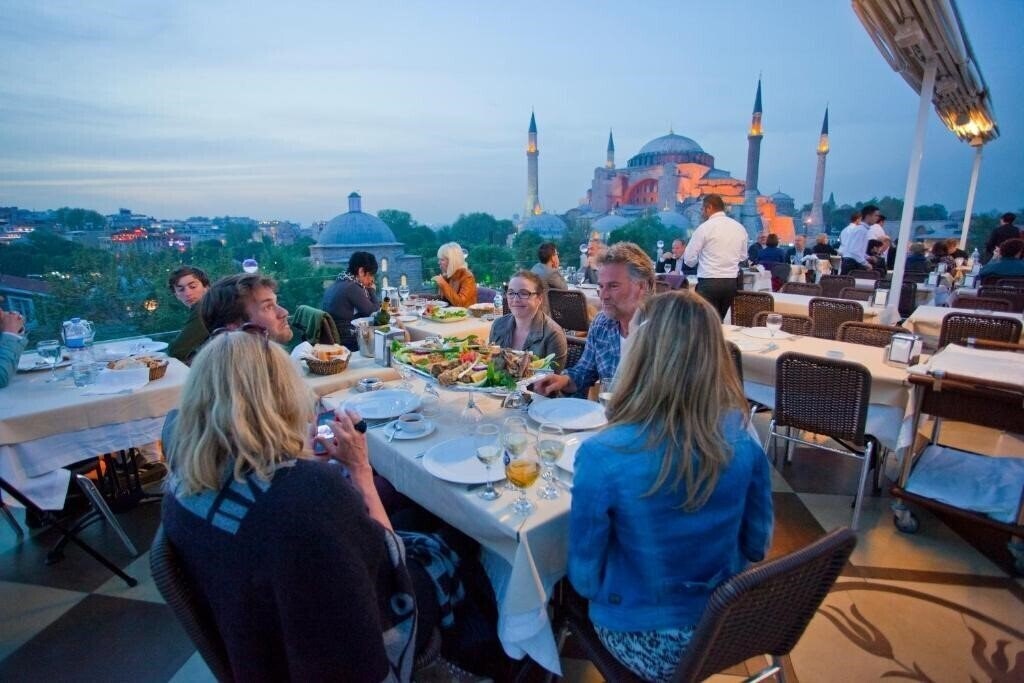 Отель Seven Hills Hotel 4*