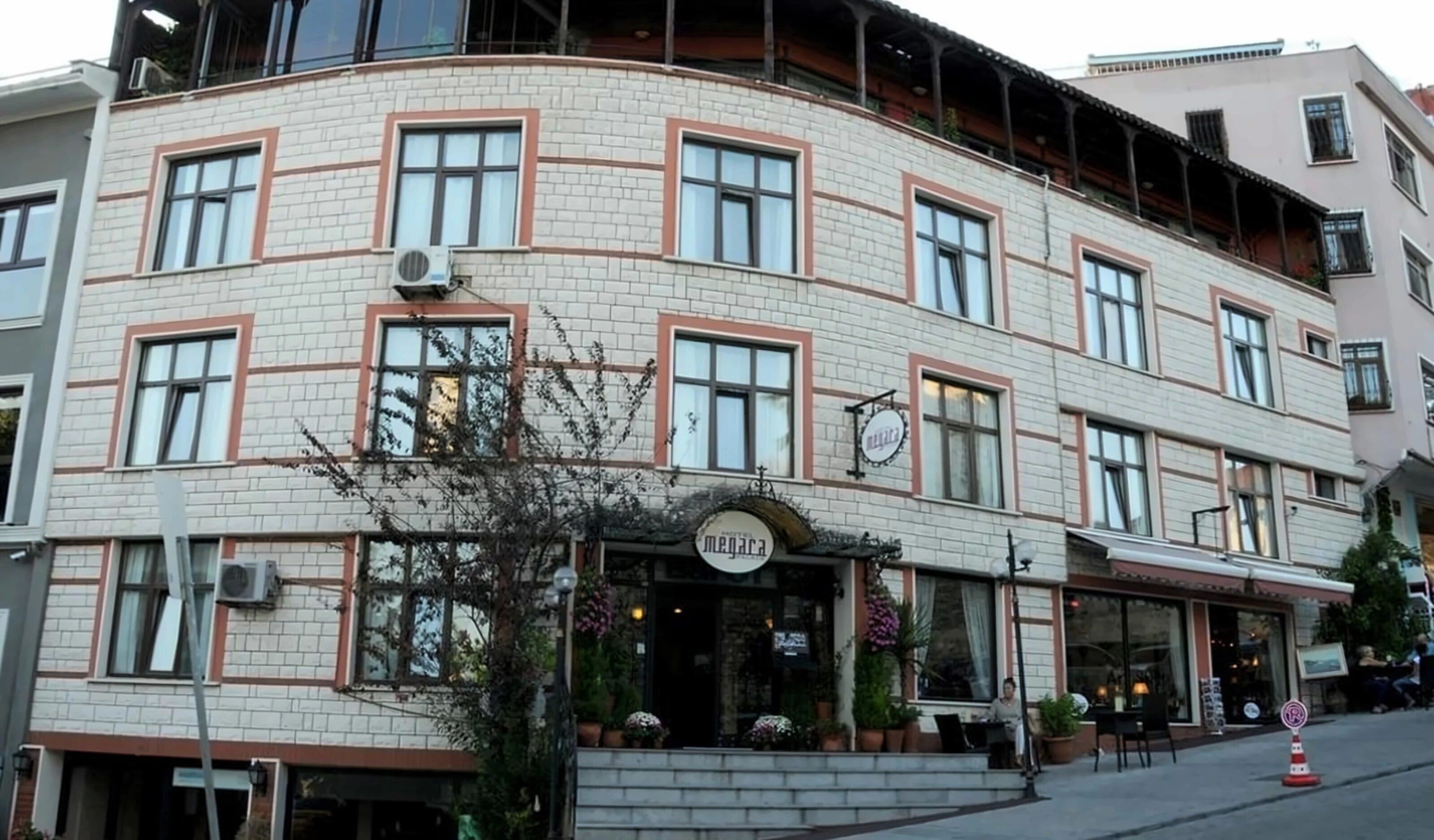 Отель Megara Palace 4*