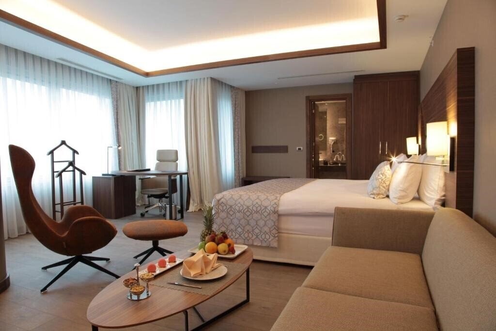Отель Bricks Hotel 5*