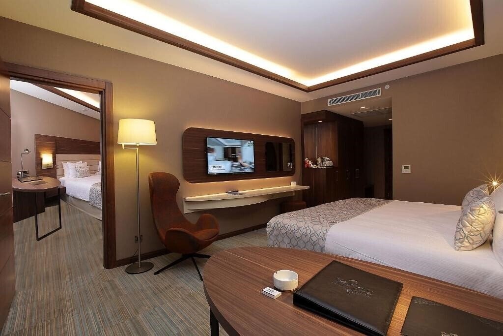 Фото Bricks Hotel 5*